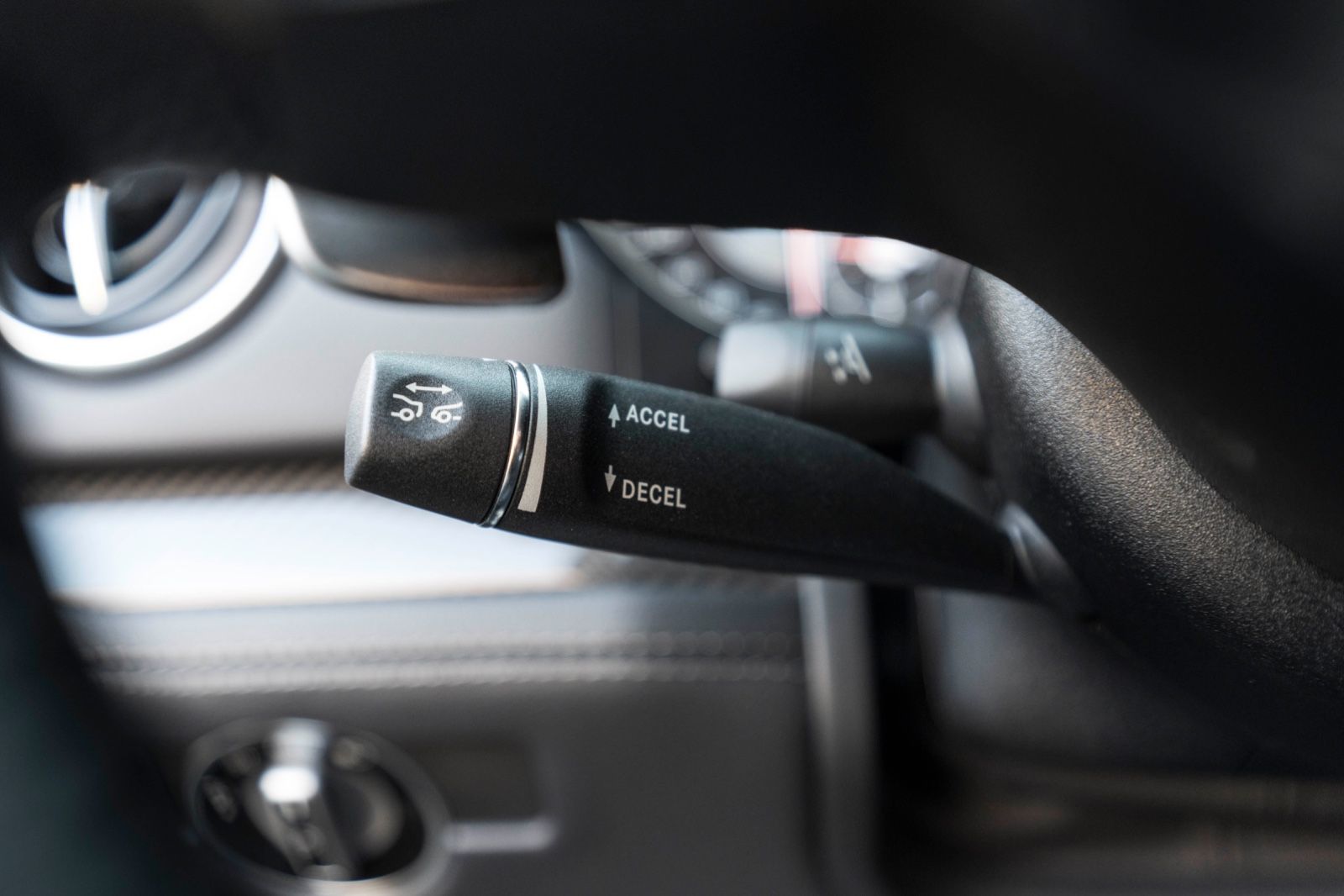 Fahrzeugabbildung Mercedes-Benz SL 63 AMG CARBON H&K KAM AIRSCRAF SOFT-CLOSE