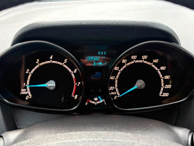 FORD Tourneo Courier Titanium — Bild 12