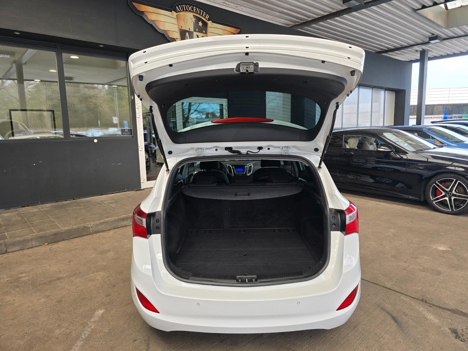 Hyundai i30 Kombi 1.6 GDi blue Passion Automatik Park/LM