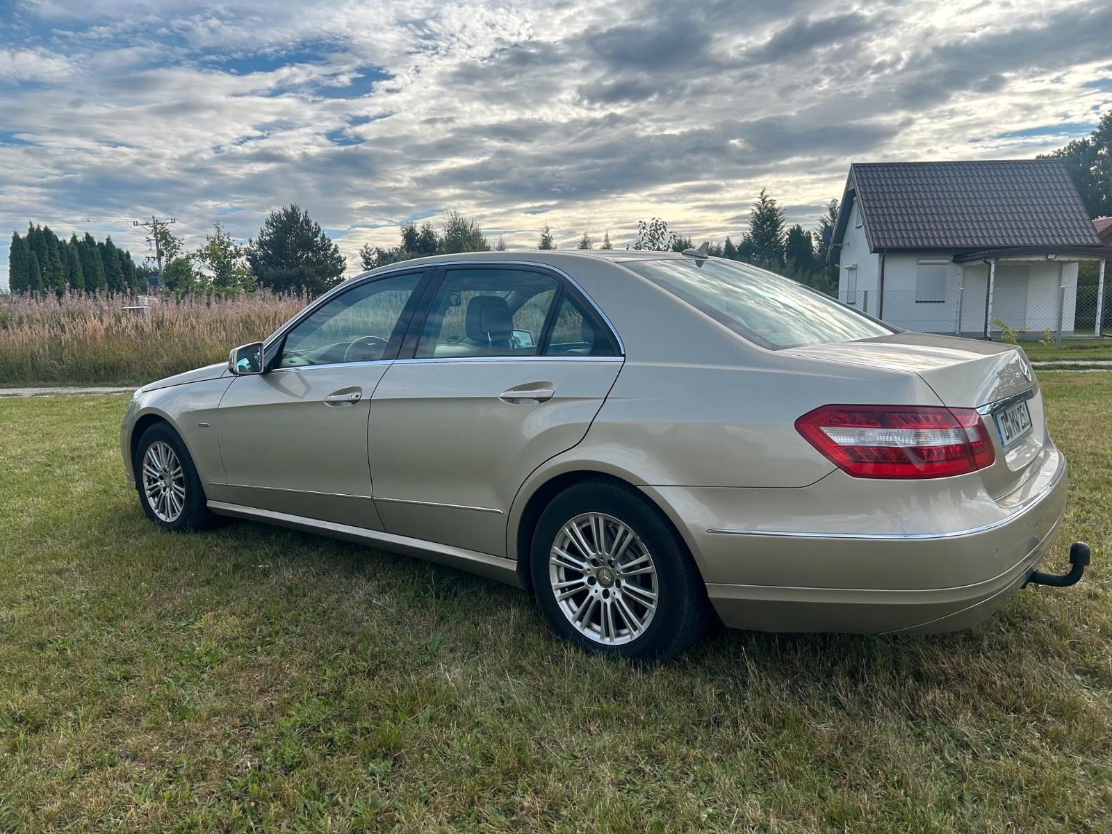 Mercedes-Benz E 220 CDI BlueEFFICIENCY Standard