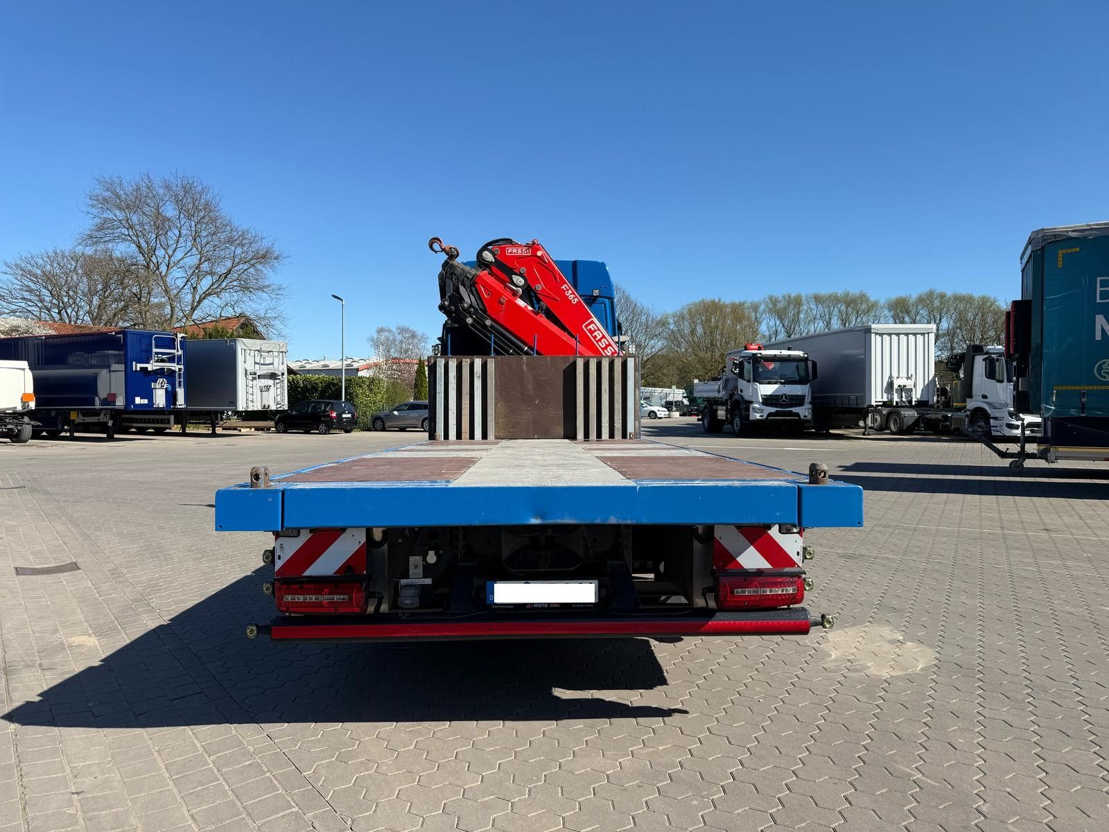 Fahrzeugabbildung MAN TGX 26.640 mit Fassi F365A2.26 Containerpritsche