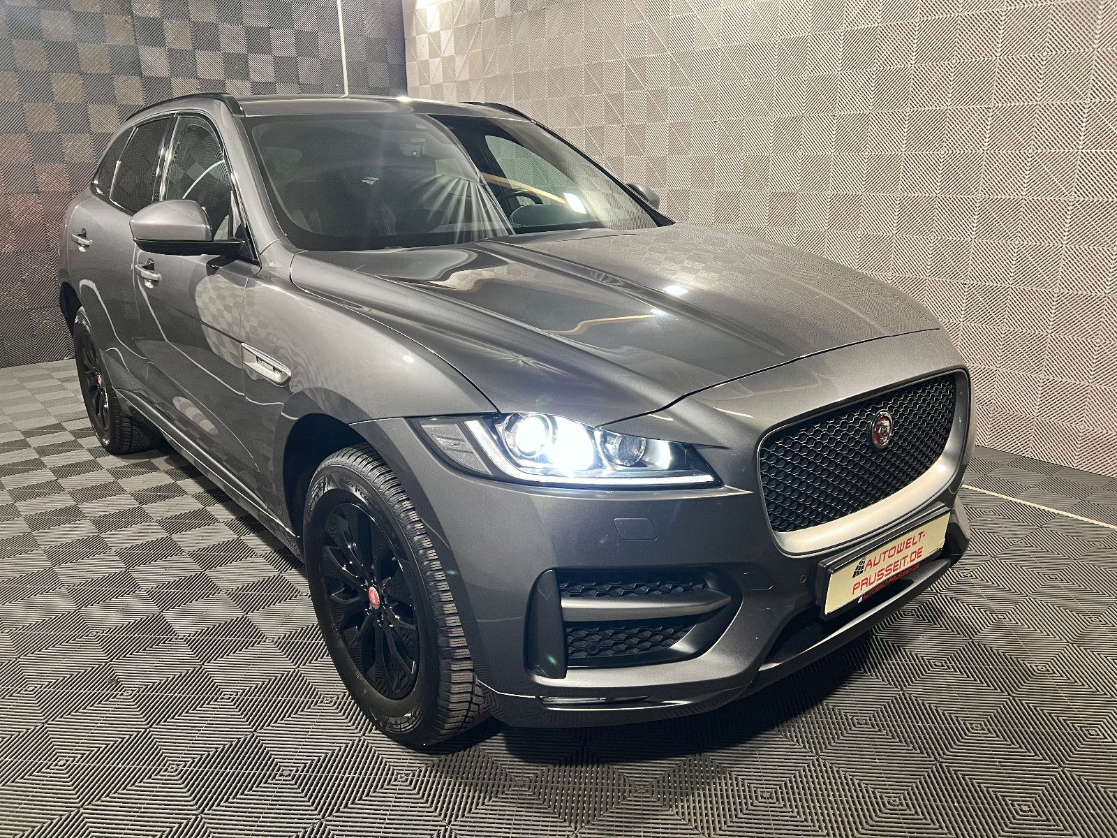JAGUAR F-Pace