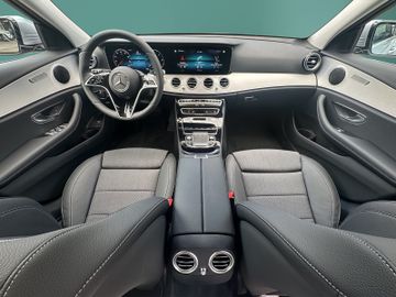 Mercedes E 220 - 11