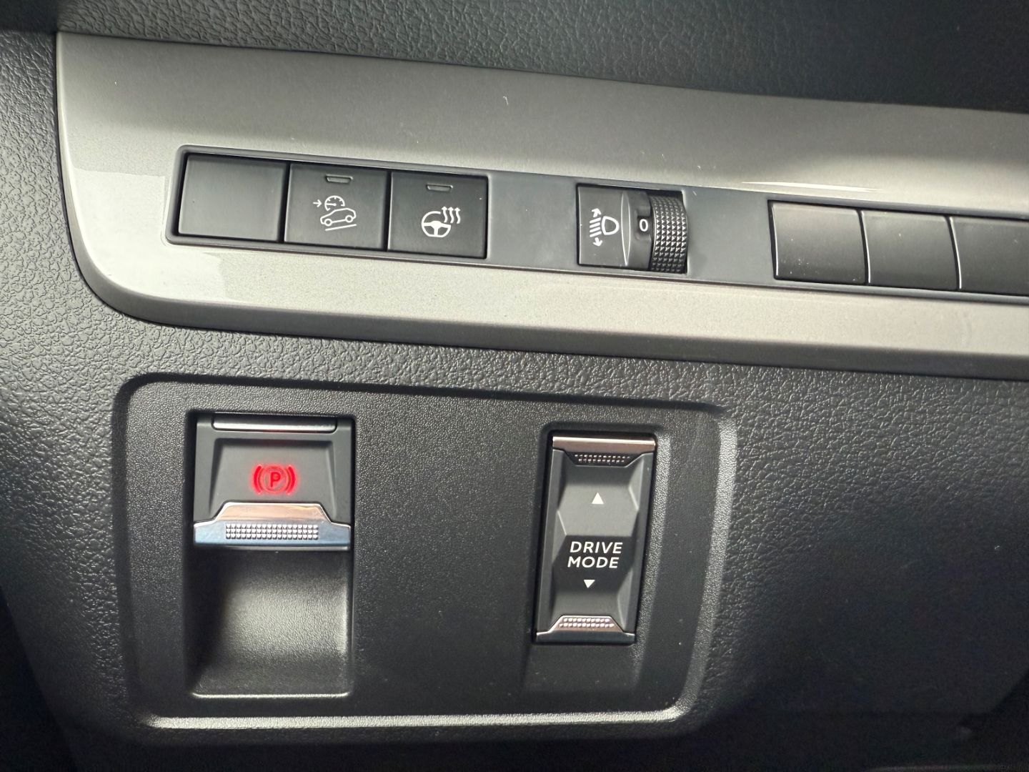 Fahrzeugabbildung Opel Vivaro Opel Kasten XL LED+AHK+Laderaumschutz