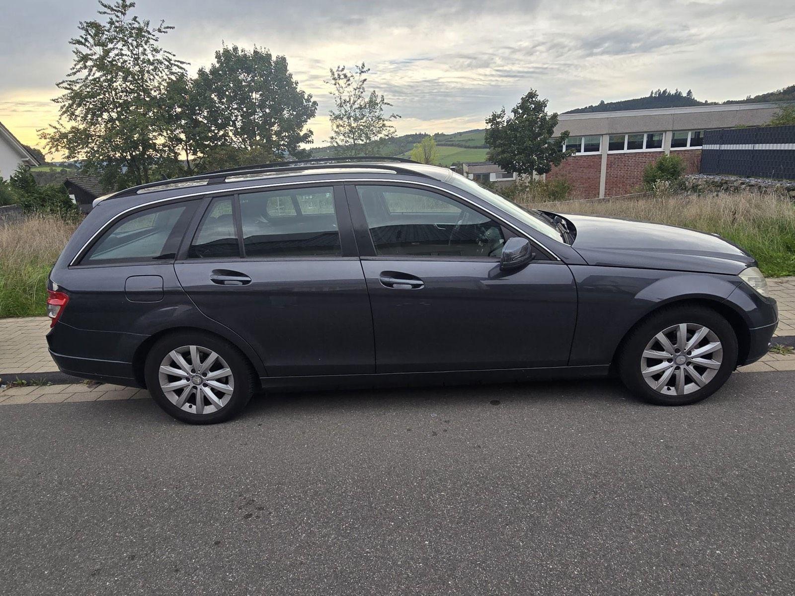 Mercedes-Benz C200 2010 — rear view