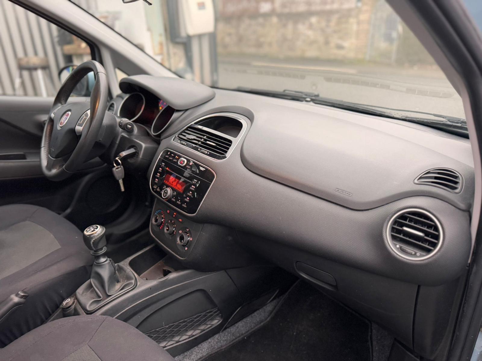Fiat Punto Pop*81TKM*TÜV*2.HAND*CITY*START/STOP*MEDIA