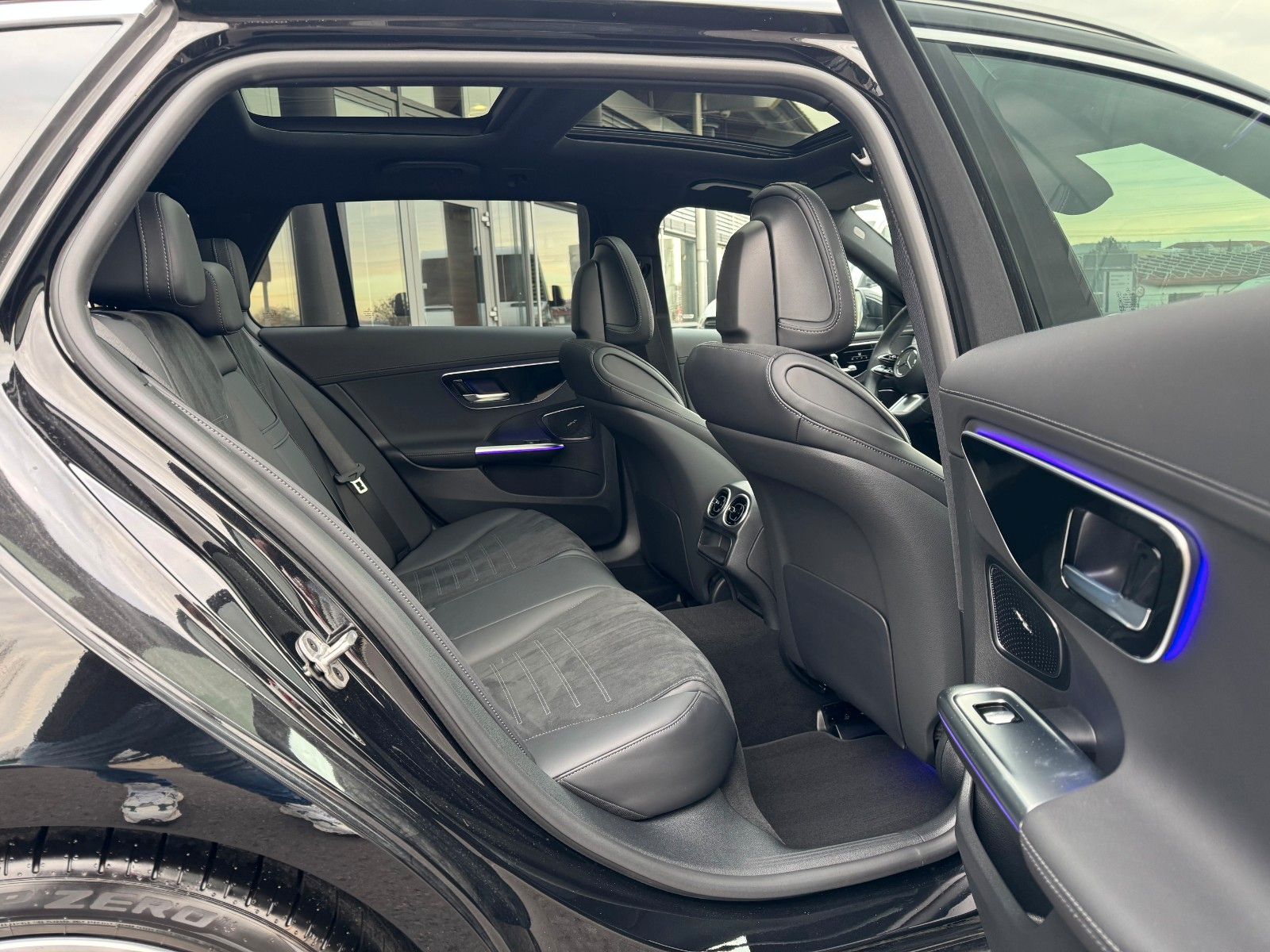 Fahrzeugabbildung Mercedes-Benz C 200d T AMG+Pano+AHK+Distr+Digital+360