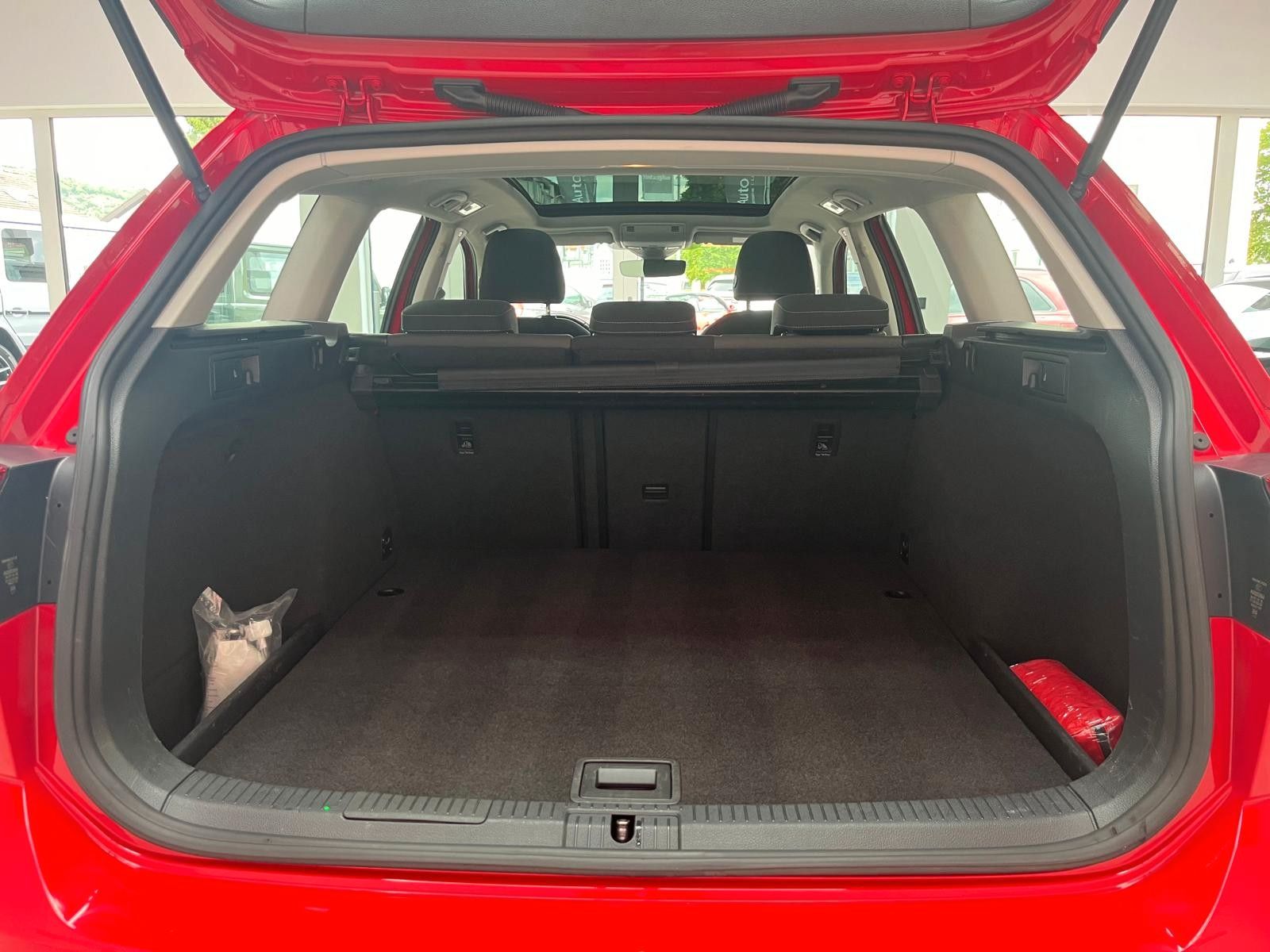 Fahrzeugabbildung Volkswagen Golf VII Variant 2.0 TDI Highline*Pano*RFK*AHK*L