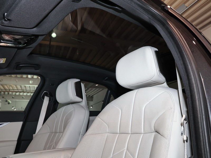 BMW 740d xDrive Design Pure Excellence DrivAssProf 3 foto 5