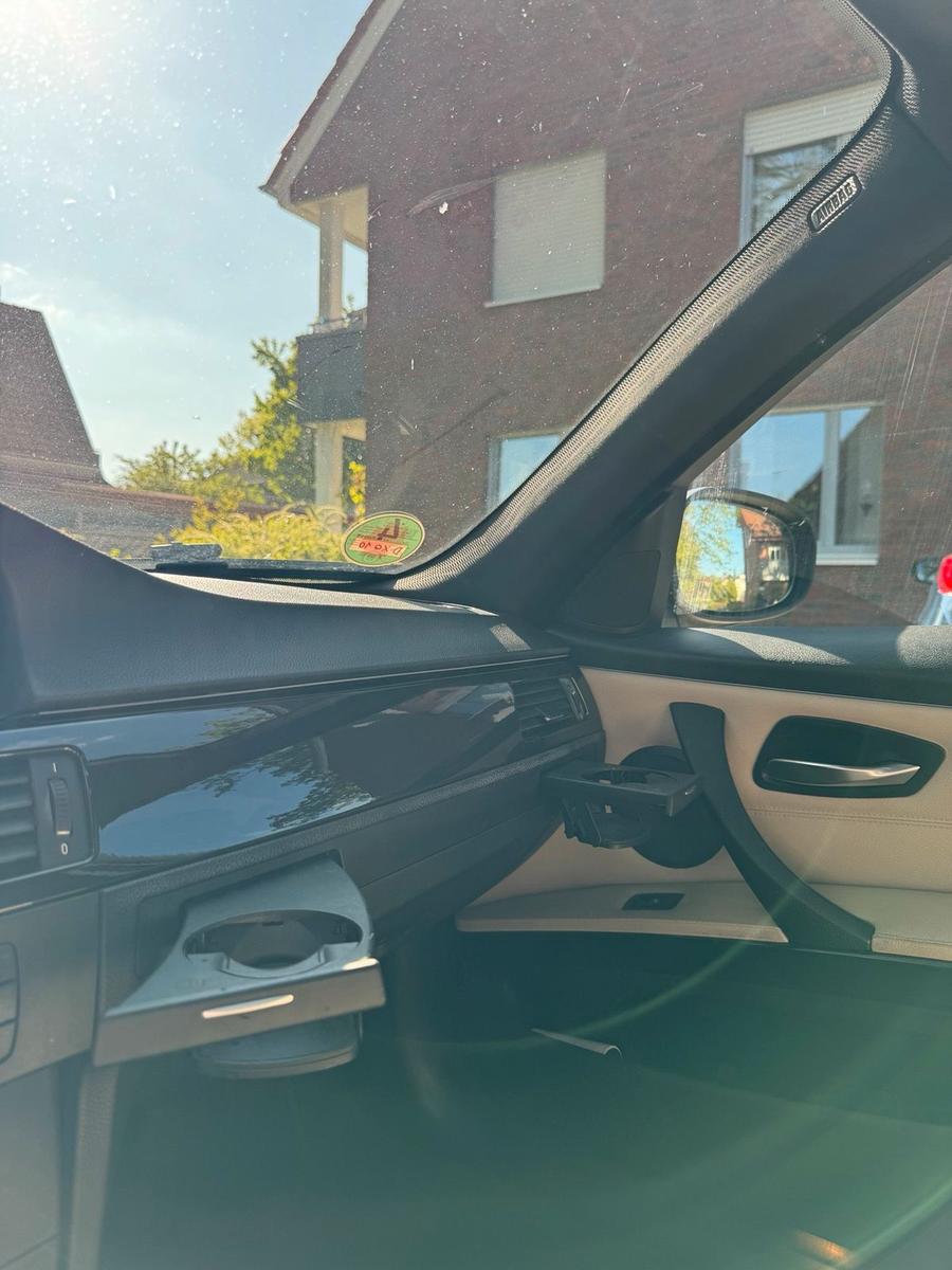 BMW 320 2010 — photo 6