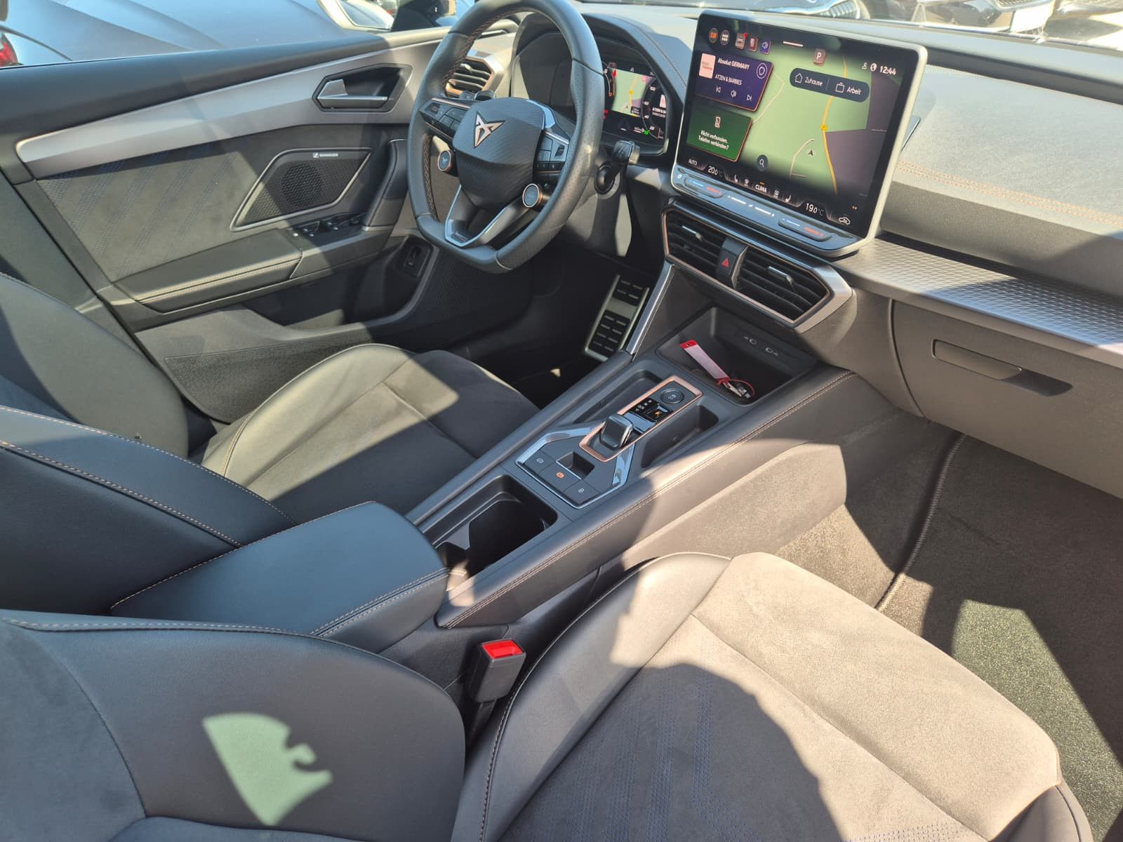 Fahrzeugabbildung CUPRA Leon 1.5 eTSI PANO*DCC*MATRIX*DINAMICA*AHK*5JG.