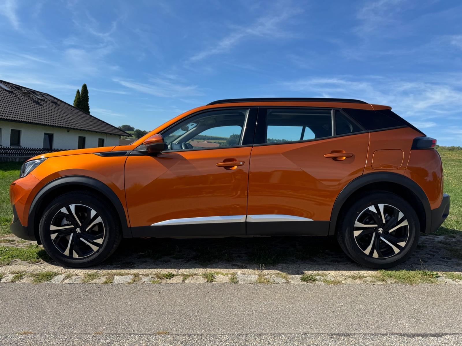 Peugeot 2008 HYBRID 136 e-DSC6 Allure*AUT*PANO*LEDER*