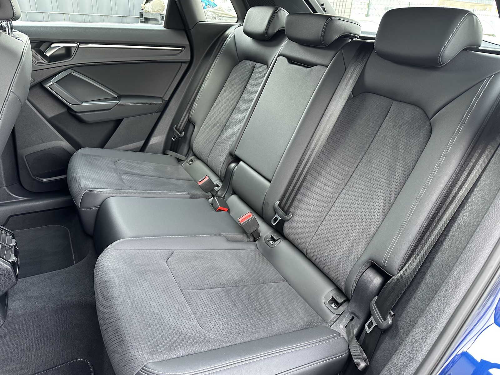Fahrzeugabbildung Audi Q3 40 TFSI Qu S-Line Black NAV+LED+AHK+ACC+19ZO