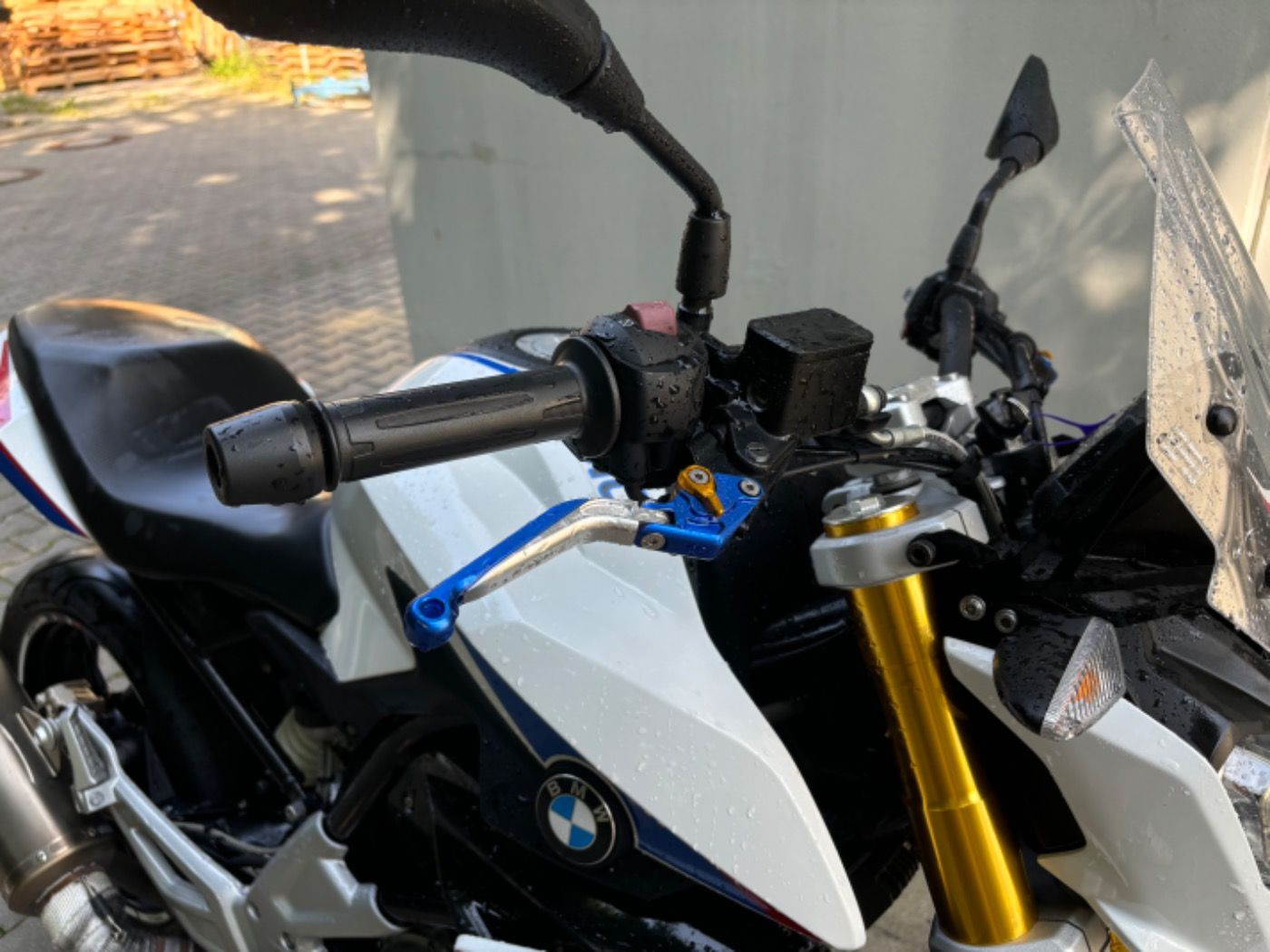 Fahrzeugabbildung BMW G 310 R, Akrapovic, viel Zubehör