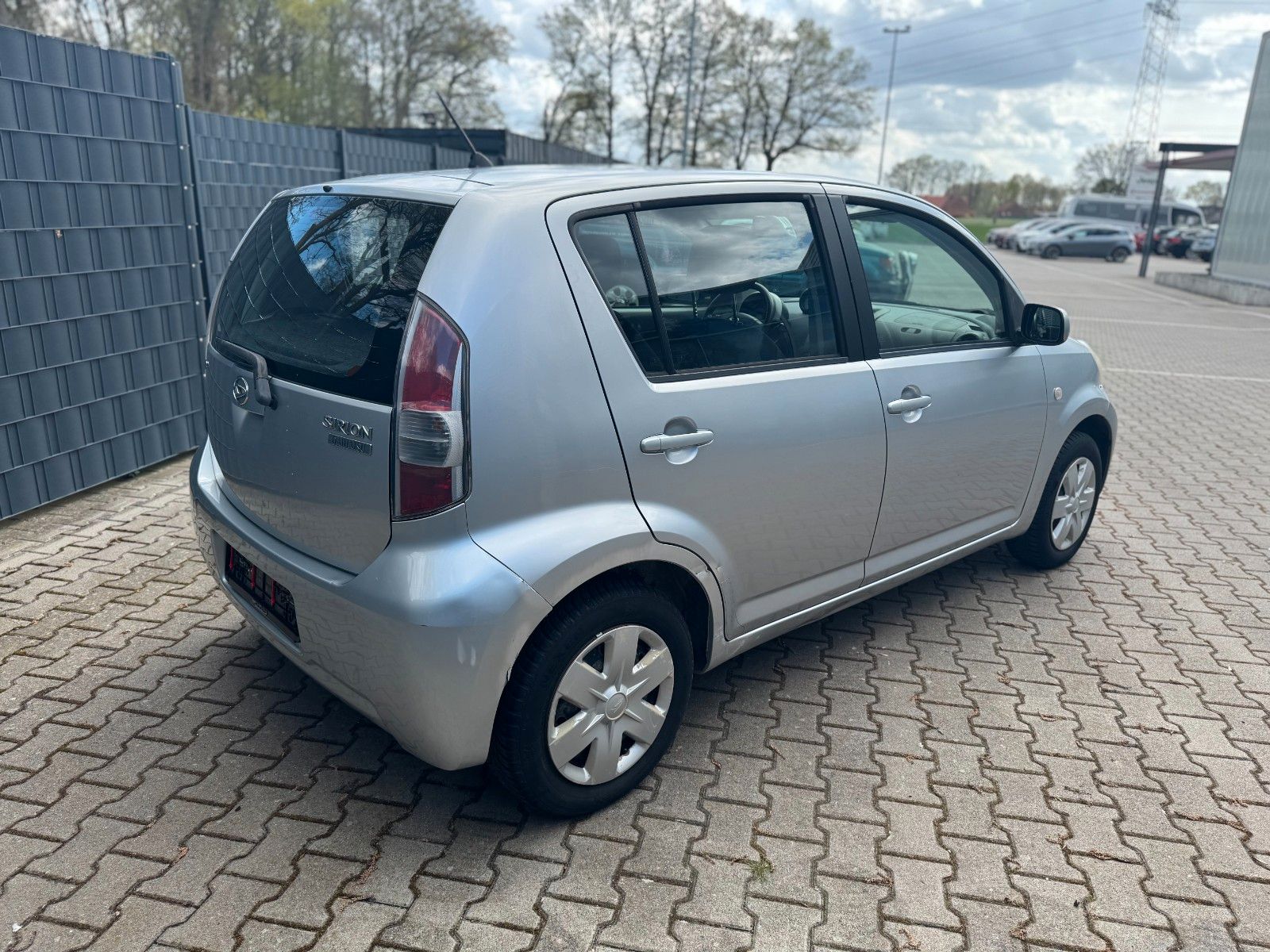 Fahrzeugabbildung Daihatsu Sirion 1.3 Klima+Zentral+Allwetterreifen GEWERBE