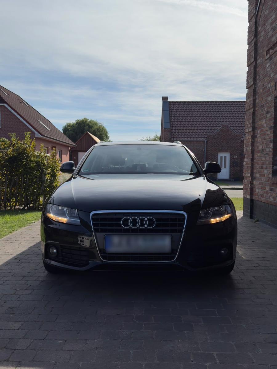 Audi A4 2010 — rear view