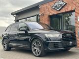 Audi SQ7 V8 4.0 TDI Exclusive/Pano/Matrix/22"/Standhz - blaue Audi SQ7