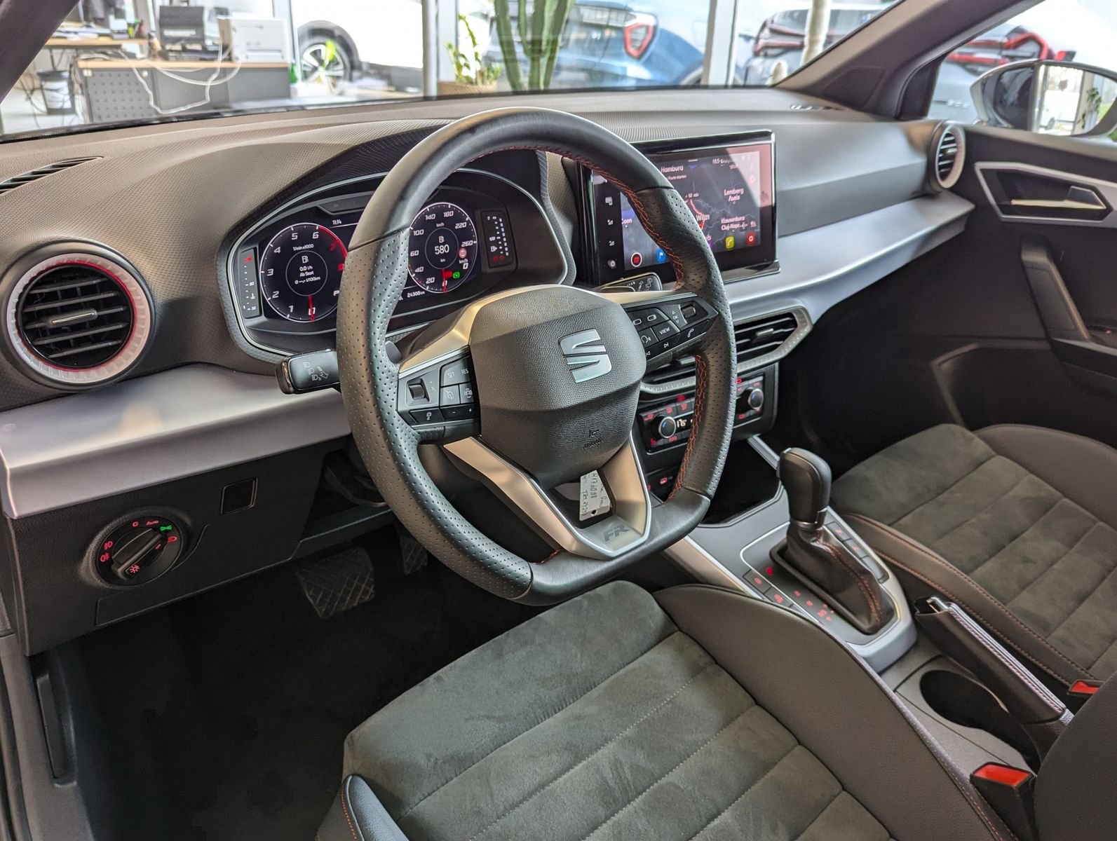 Fahrzeugabbildung SEAT Arona 1.0 TSI FR DSG LED Dinamica ACC AHK Kamera