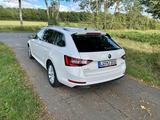 Skoda Superb 2.0 TDI 2.Hand! 8-Fach Alufelgen LED AHK  - Skoda Superb: 2.8