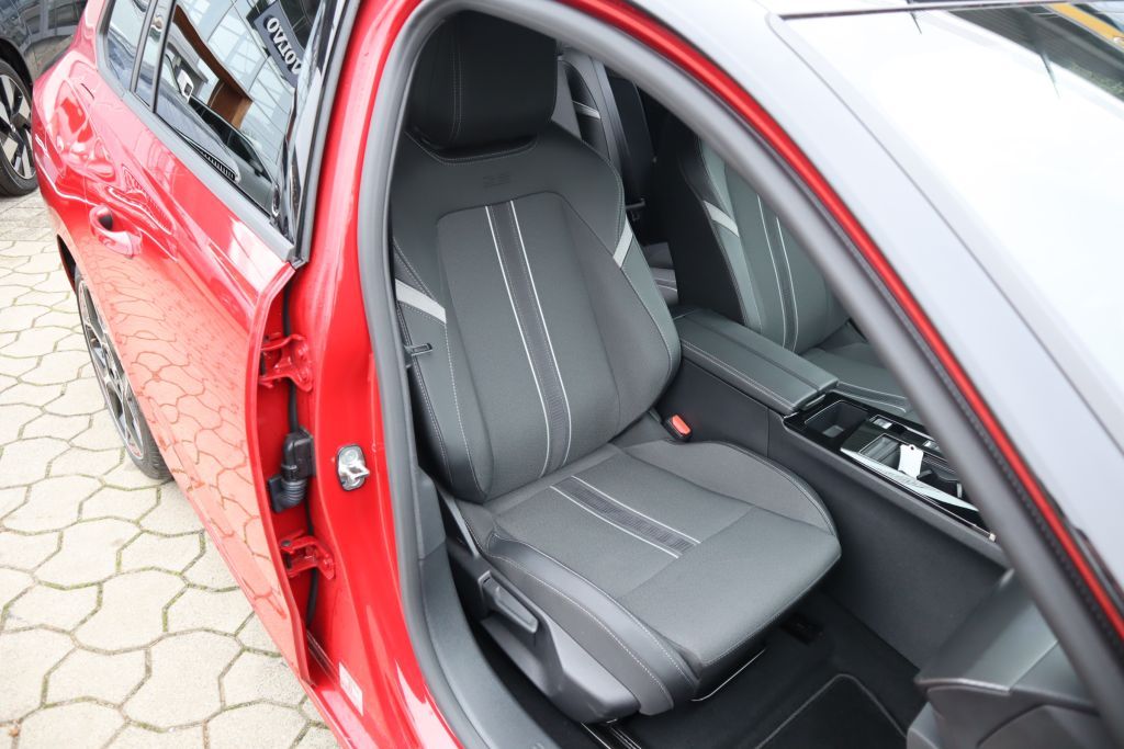 Fahrzeugabbildung Opel Astra ST GS 1.2 Turbo Aut.+Navi+Keyless+LED