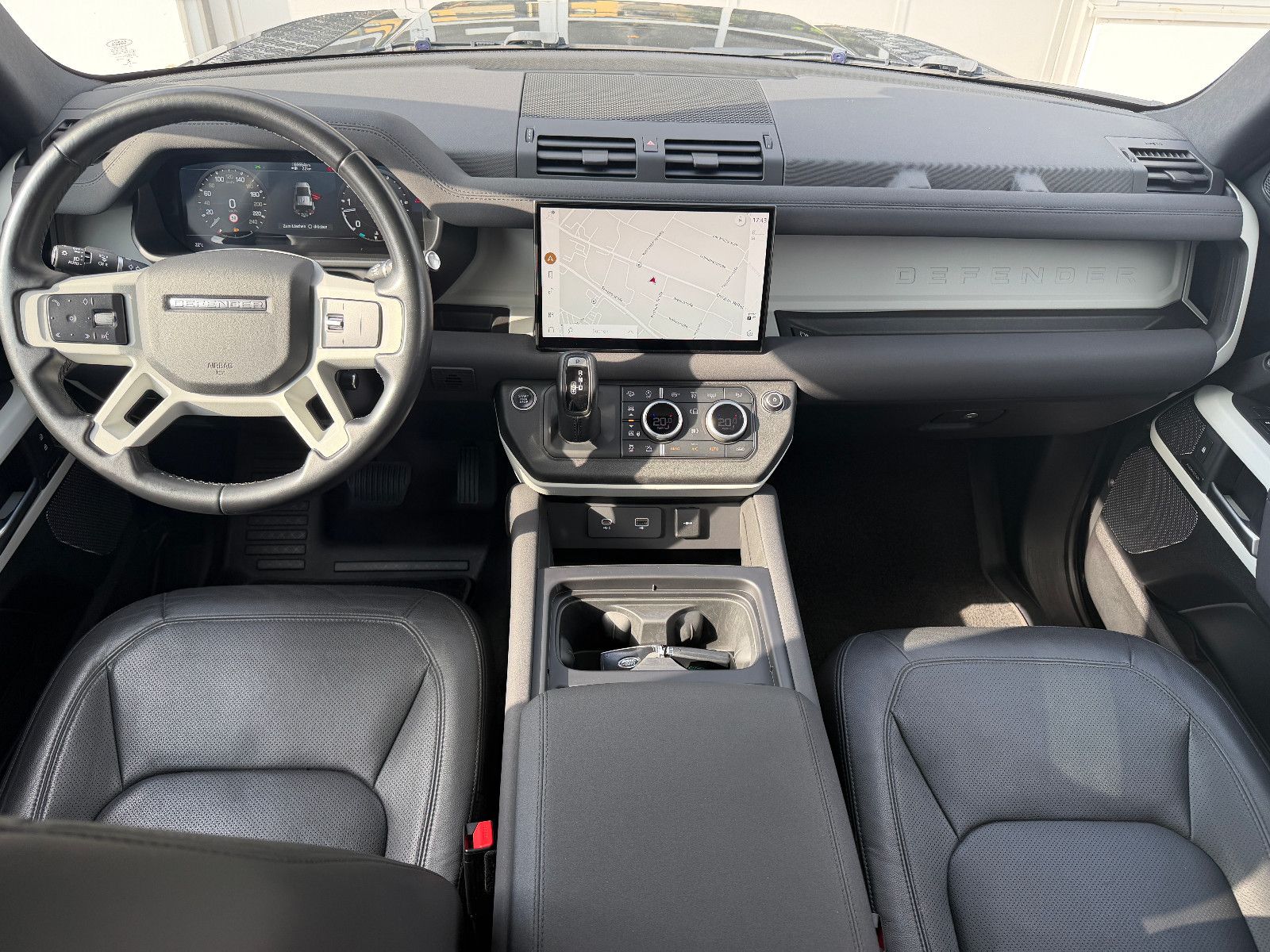 Fahrzeugabbildung Land Rover Defender 110 XS Edition/PANO/AHK/MERIDIAN/3D-KAM