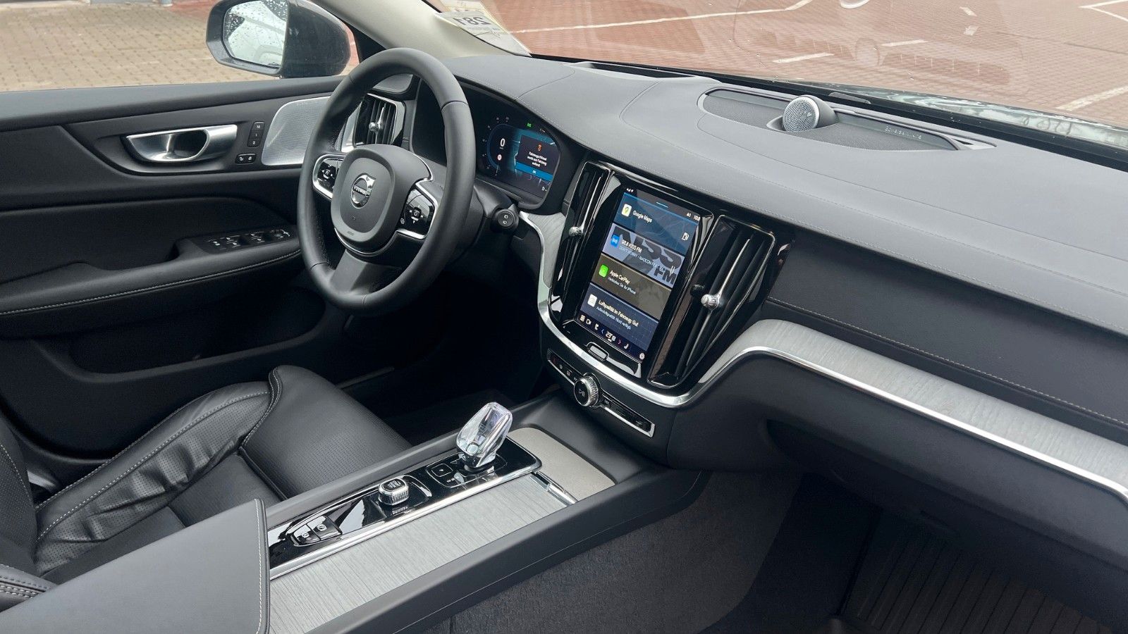 Fahrzeugabbildung Volvo V60 B4 CC Ultimate AWD*B&W*360°*SH*Massage*