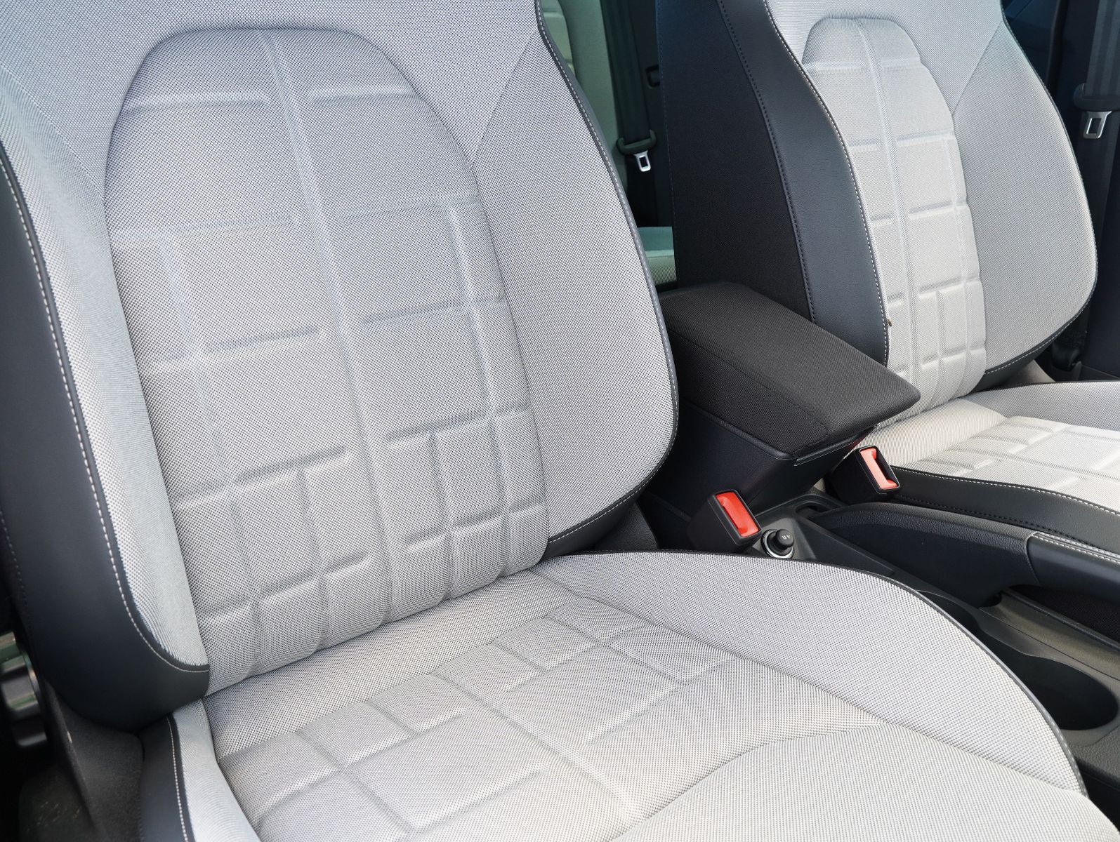 Fahrzeugabbildung SEAT Ibiza 1.0 TSI 85 kW FR Black Edition