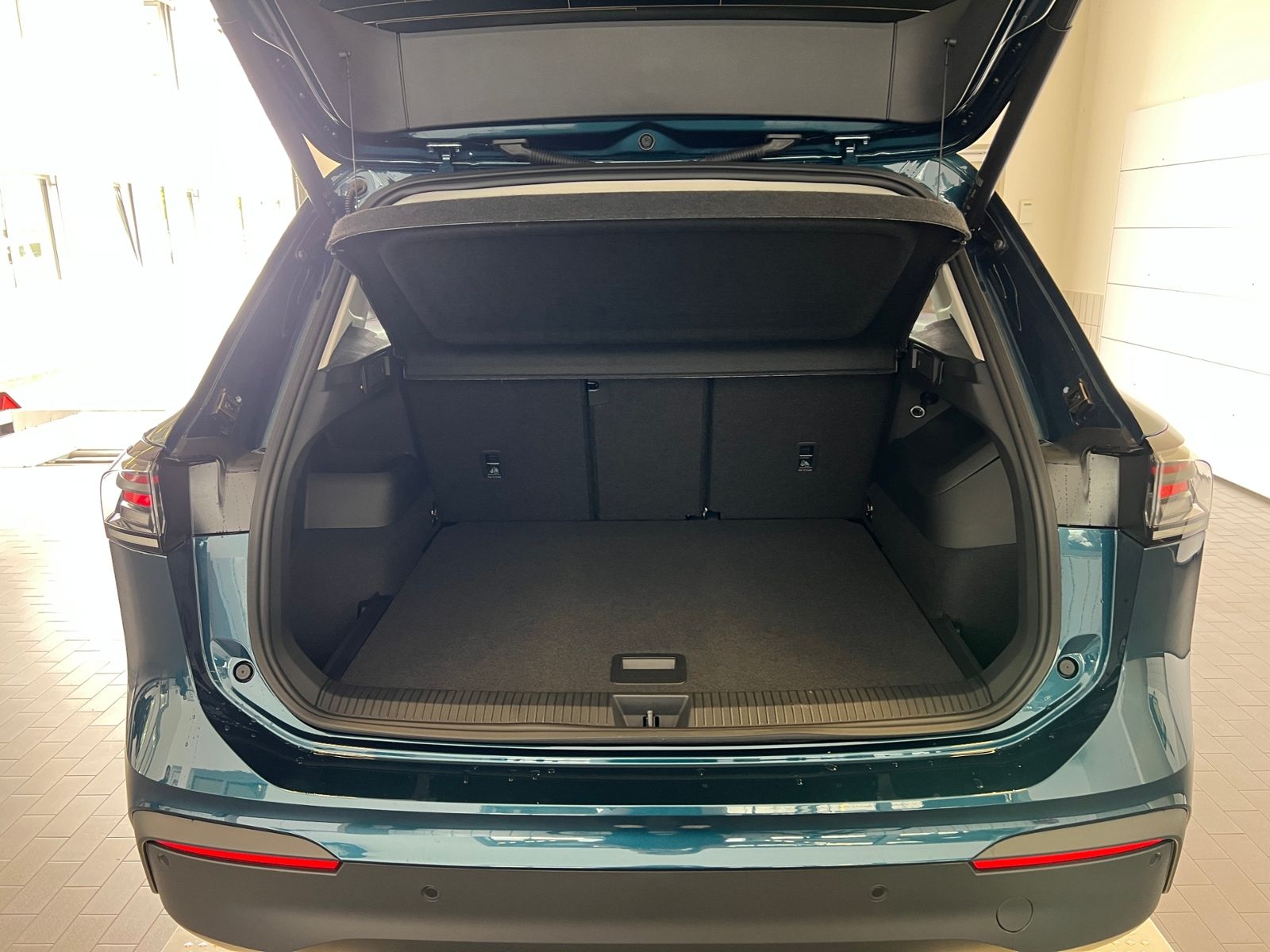 Fahrzeugabbildung Volkswagen Tiguan LIFE 1.5 eTSI DSG *AHK, LED Plus, Kamera,