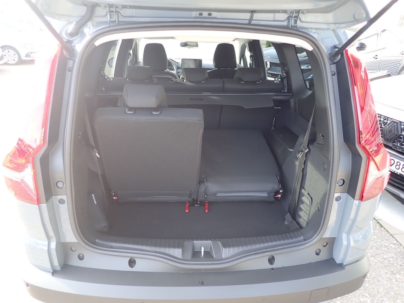 Fahrzeugabbildung Dacia Jogger Extreme TCe 110 7-Sitzer