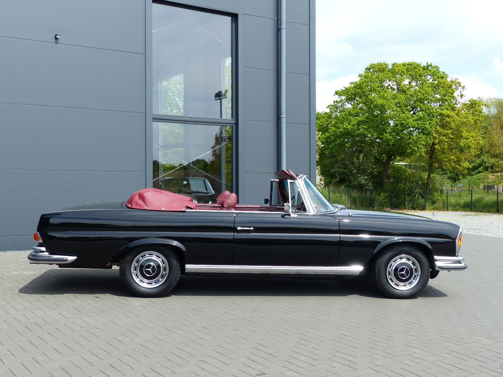 Fahrzeugabbildung Mercedes-Benz 280 SE 3,5  Cabriolet  111027... *Alle Extras*
