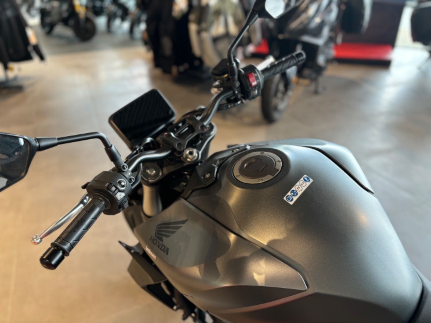 Fahrzeugabbildung Honda CB 1000 Hornet 2025 Soziusabdeckung mehr Farben