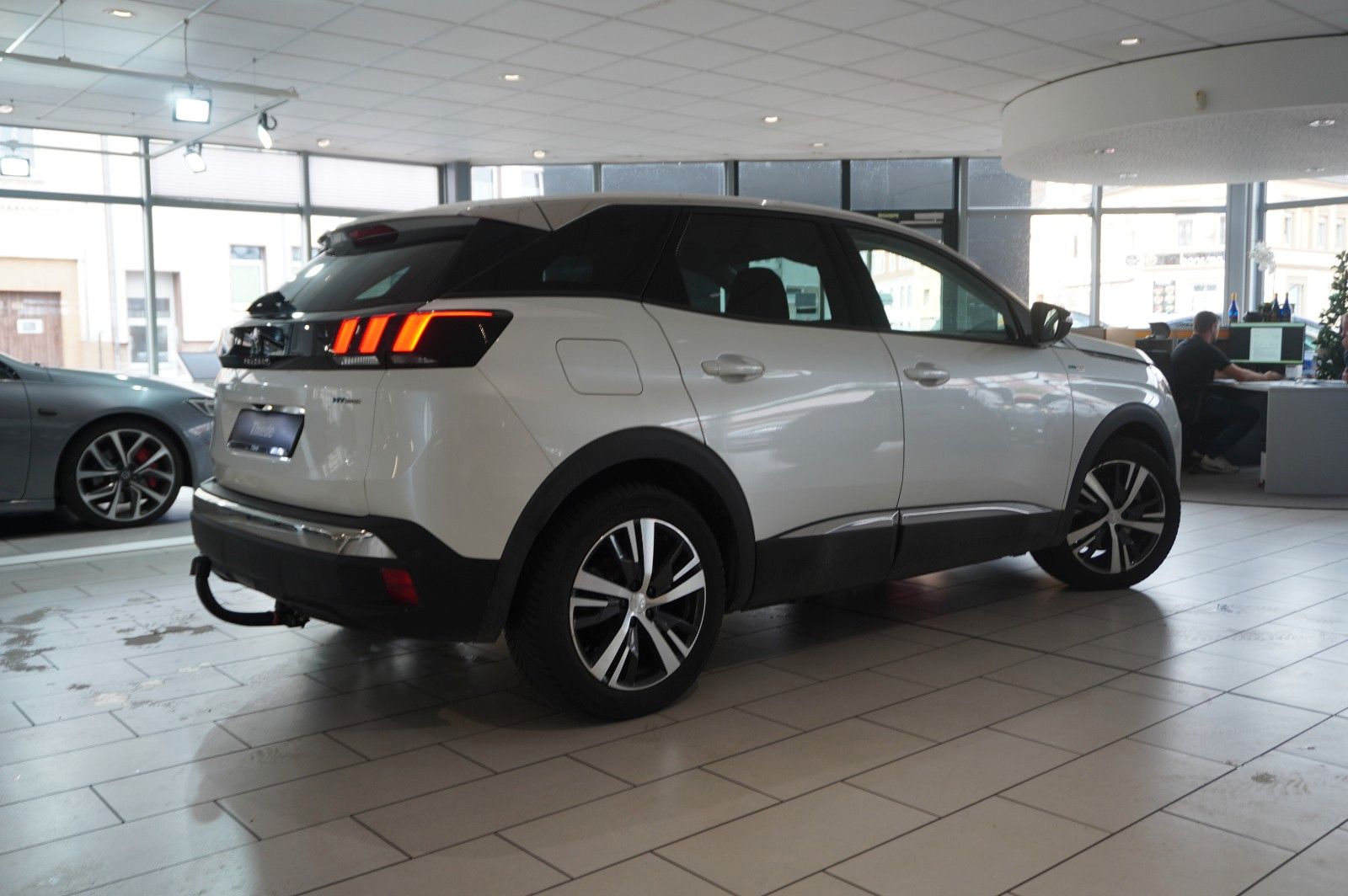 Fahrzeugabbildung Peugeot 3008 Hybrid PHEV ALLURE NAVI/LED/KAMERA/SHZ/AHK