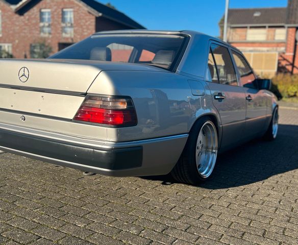 Mercedes-Benz Mercedes 300E W124 H-Kennzeichen Scheckhef...