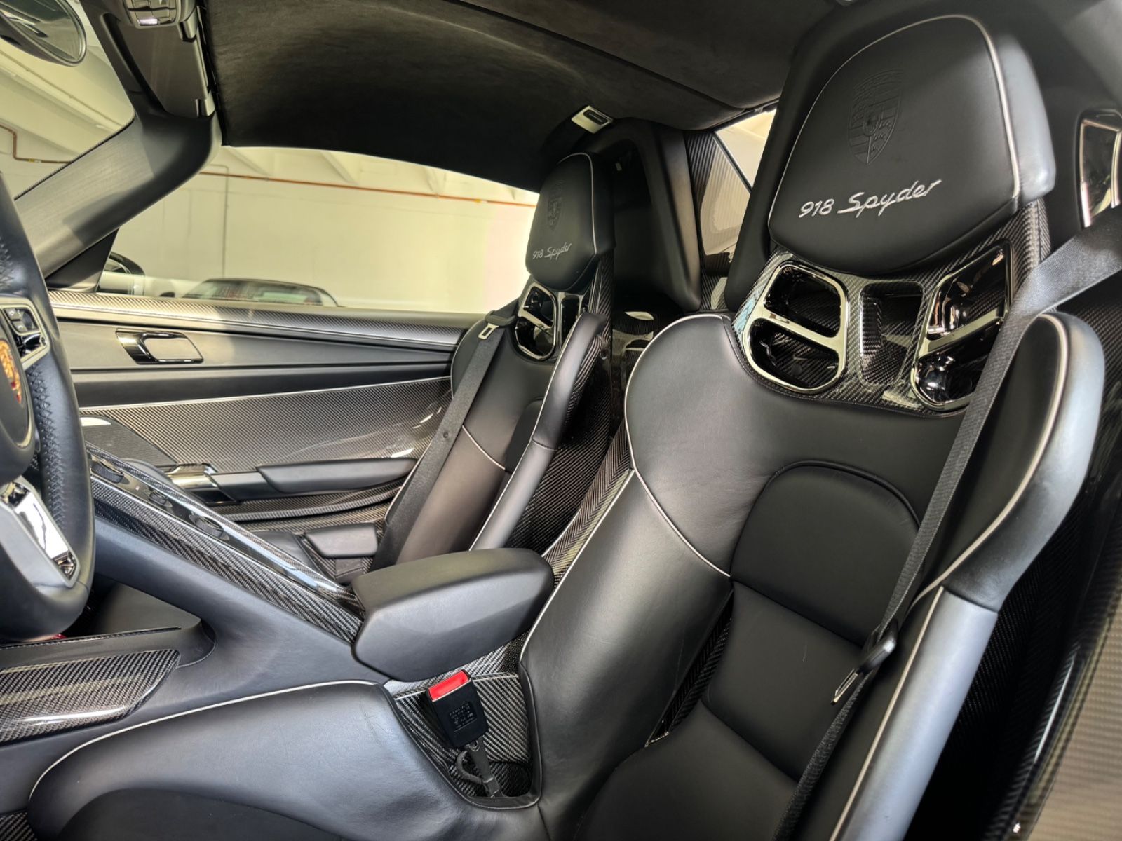 Porsche 918 Spyder METEORGRAU  LIFT 12