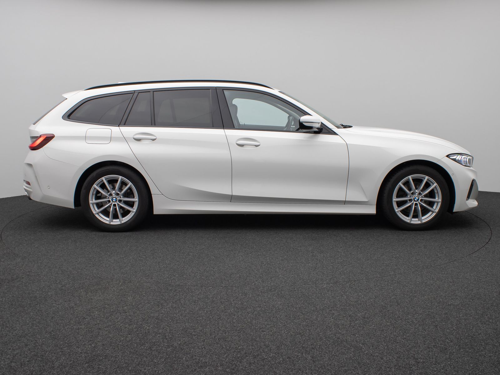 Fahrzeugabbildung BMW 320d Kamera HUD DAB AHK Alarm Sport Leder Ad.LED