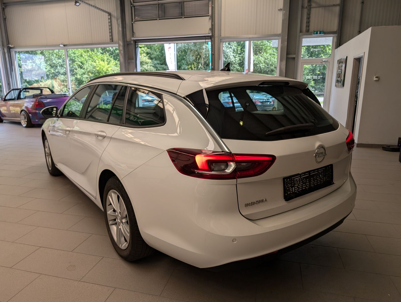 Fahrzeugabbildung Opel Insignia 1.6 CDTI Edition Tempomat PDC SHz AHK
