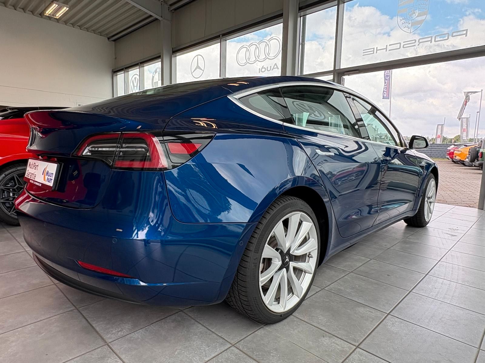 Fahrzeugabbildung Tesla Model 3 Standard Range Plus RWD 60kw