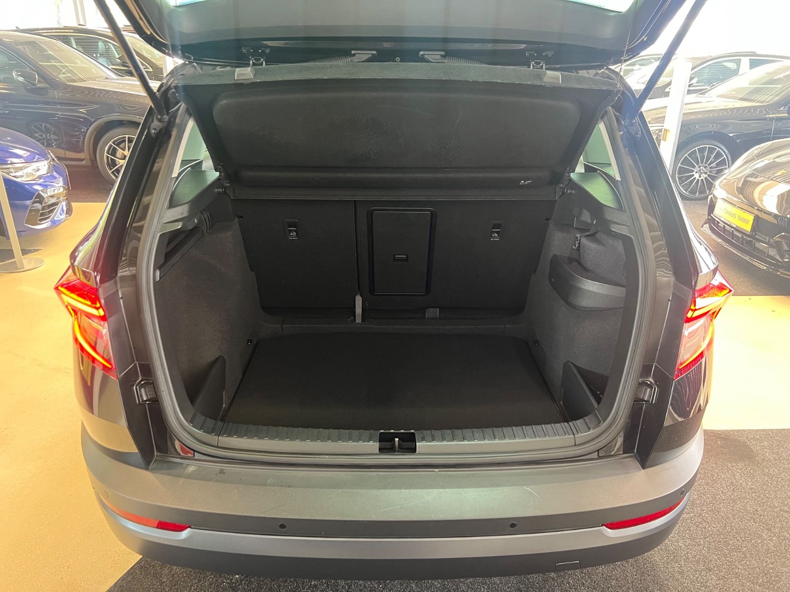 Fahrzeugabbildung SKODA Karoq Clever *4x SITZHEIZUNG*BEHEIZBARES LENKRAD