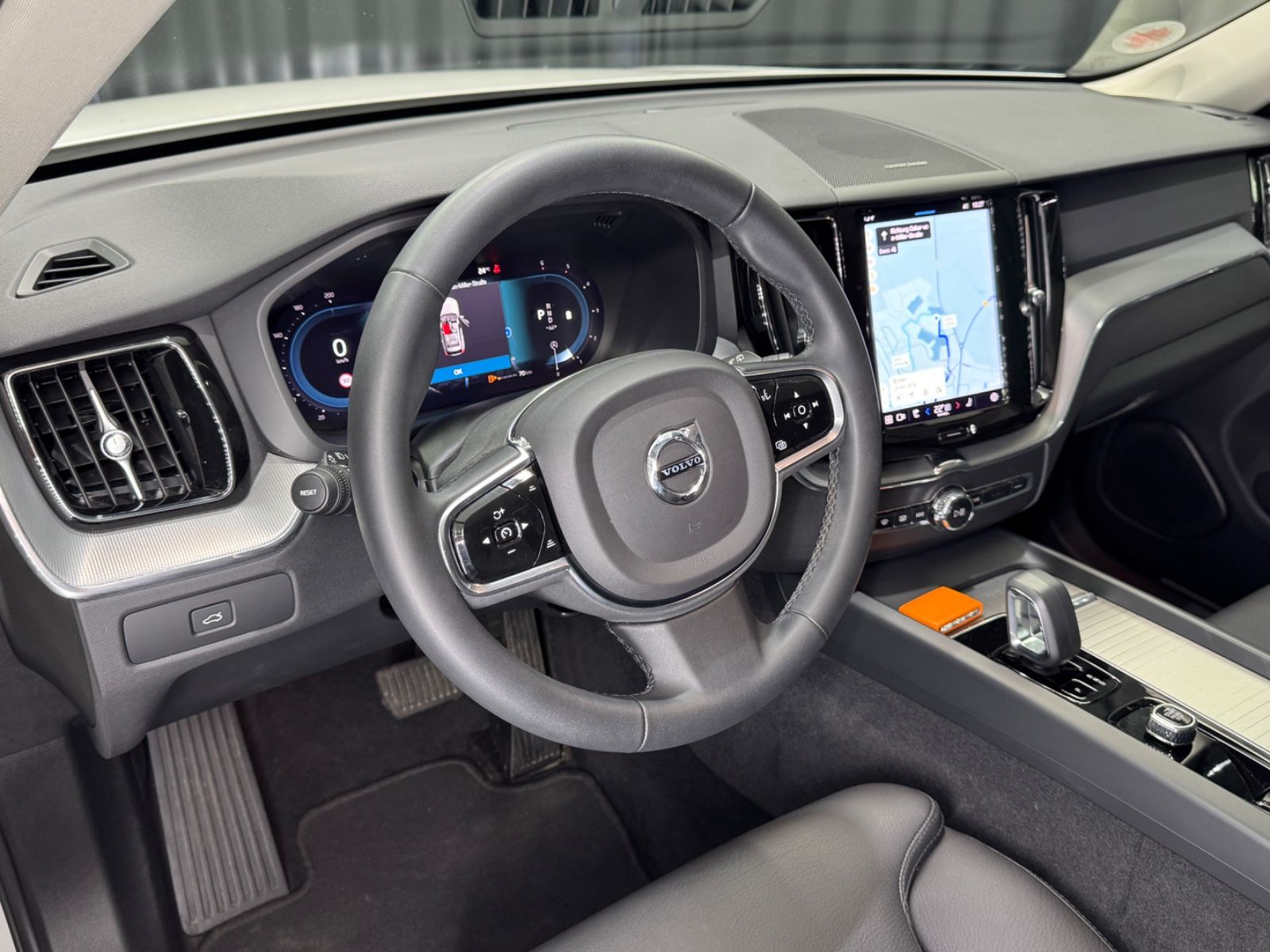 Fahrzeugabbildung Volvo XC 60 Plus Dark AWD |H/K|STDHZ|LED