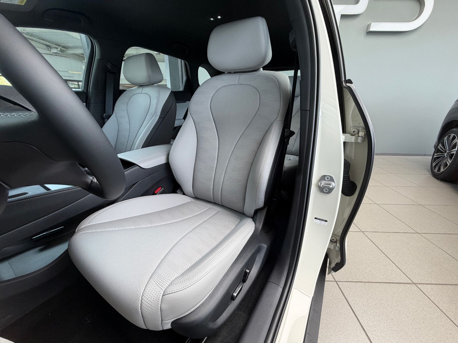 BYD SEAL 6