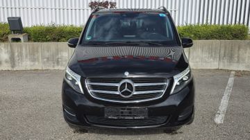 Mercedes V 220 - 2
