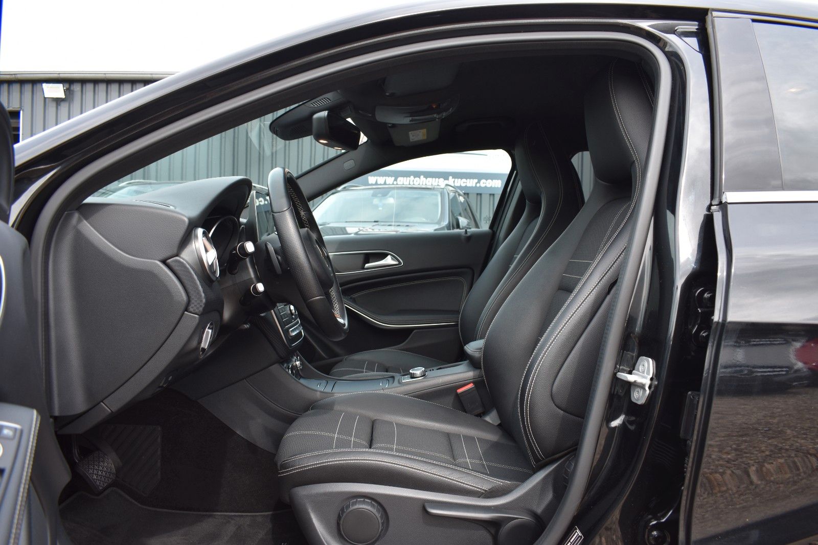 Fahrzeugabbildung Mercedes-Benz A 180 BlueEfficiency Urban Autom. Navi Kamera