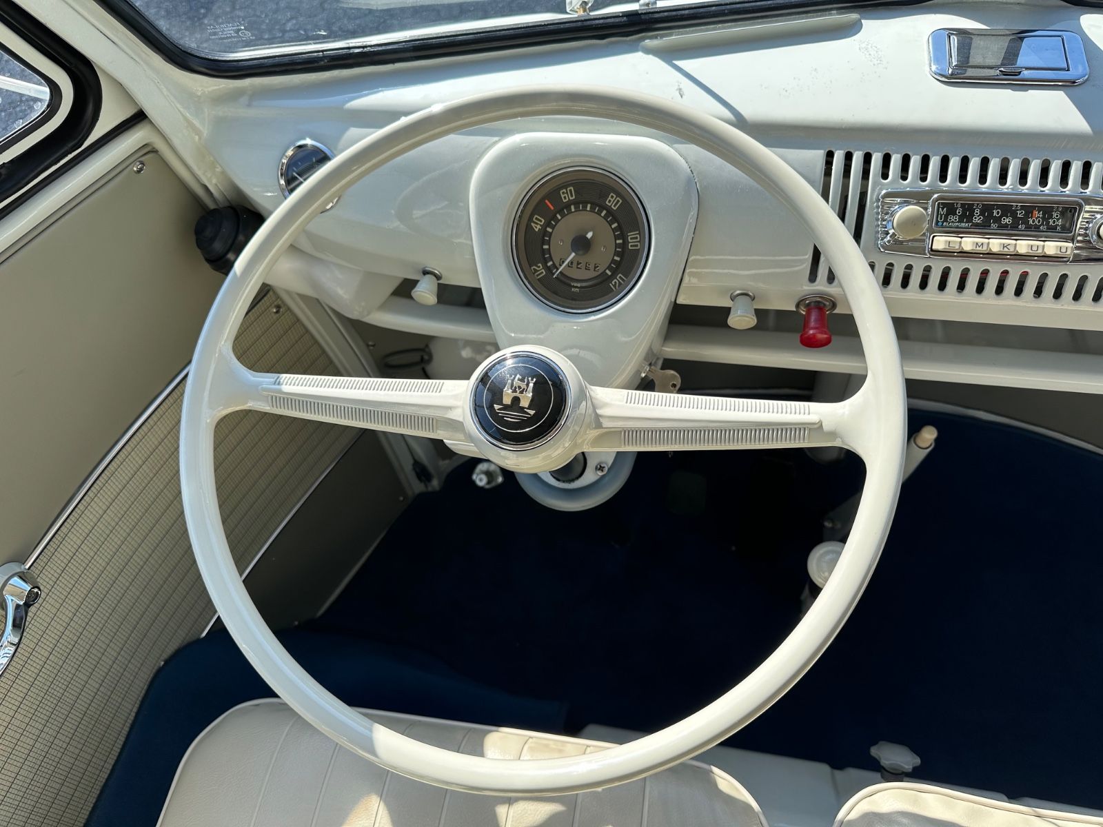 Fahrzeugabbildung Volkswagen T1 Bus 13-Fenster-Ausführung  Modelljahr 1966