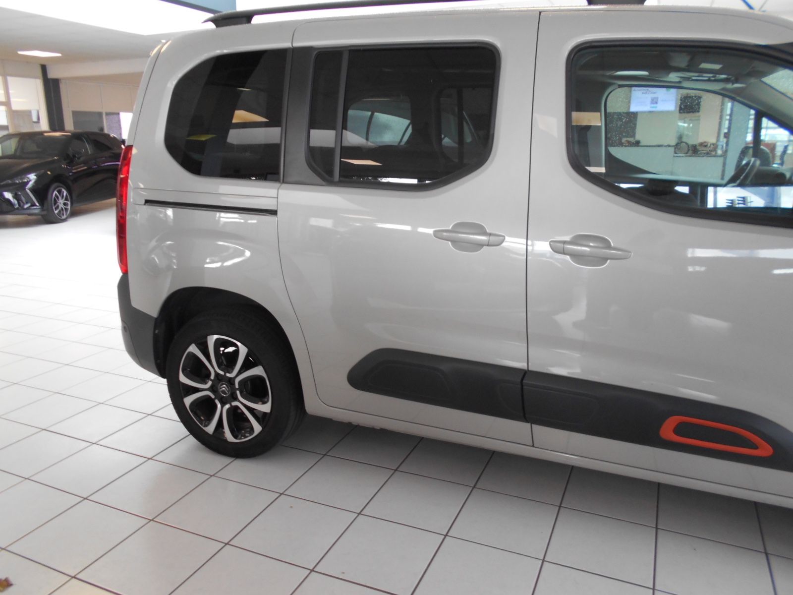Fahrzeugabbildung Citroën Berlingo Shine M