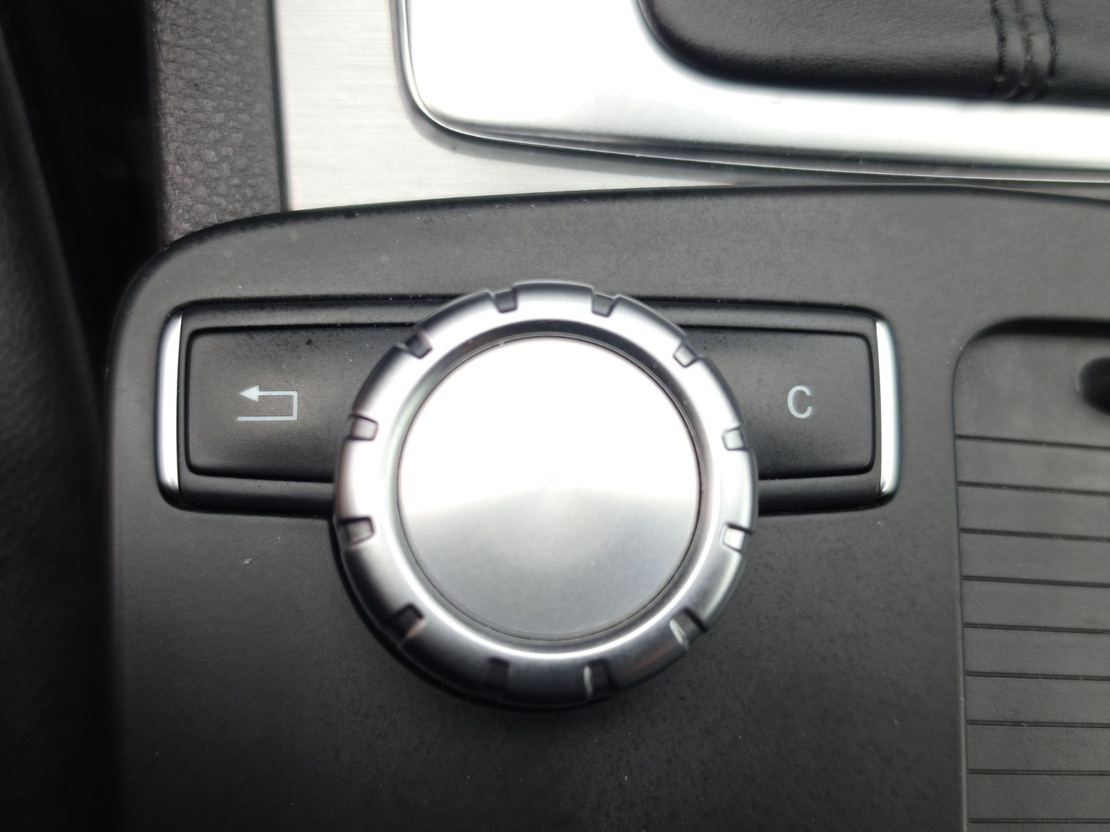 Fahrzeugabbildung Mercedes-Benz C 200 CGI BlueEfficiency AVANTGARDE/AUTOMATIK