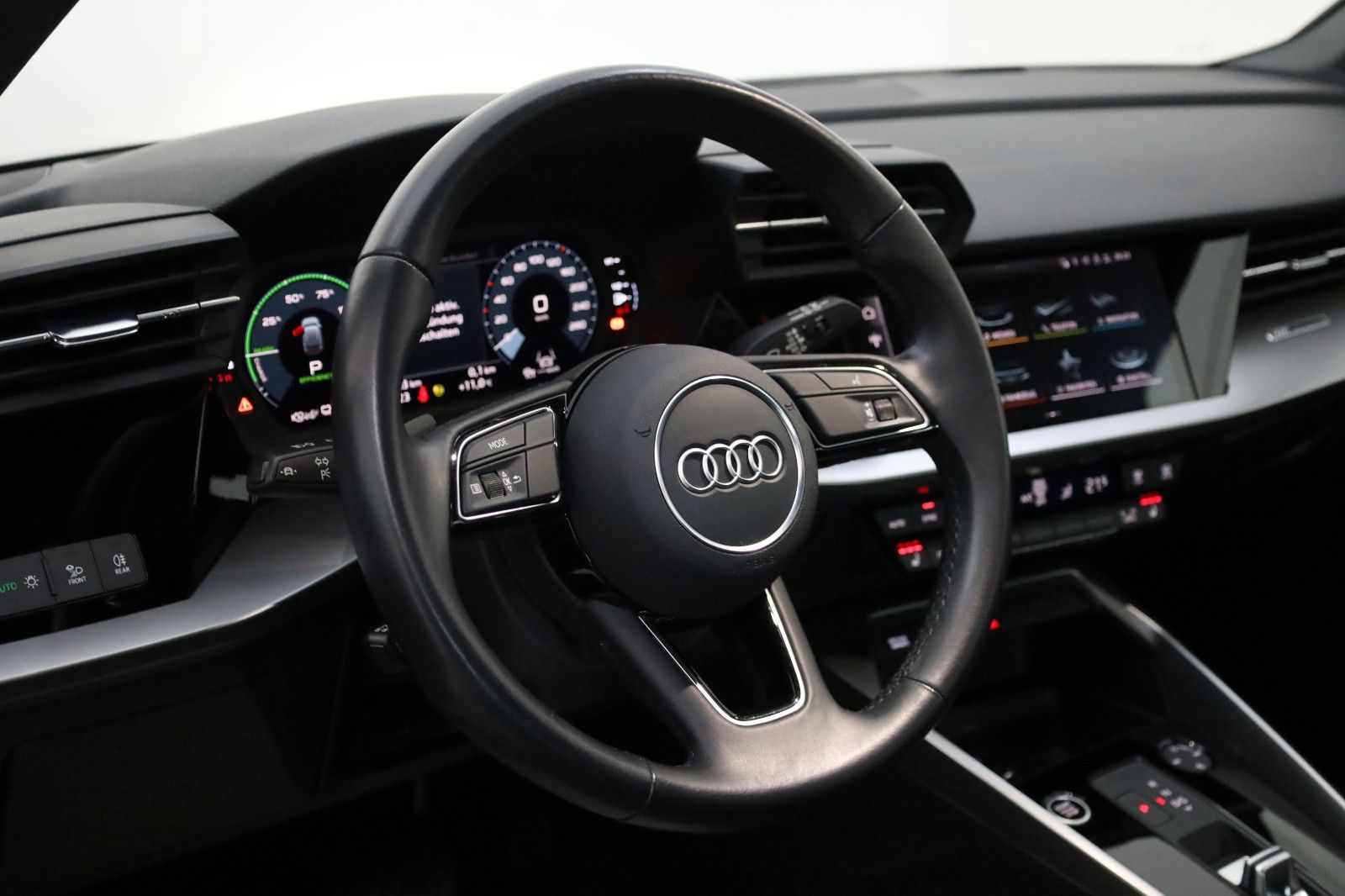 Fahrzeugabbildung Audi A3 40 TFSIe Sportback ACC,LED,CarPlay,SH,PDC