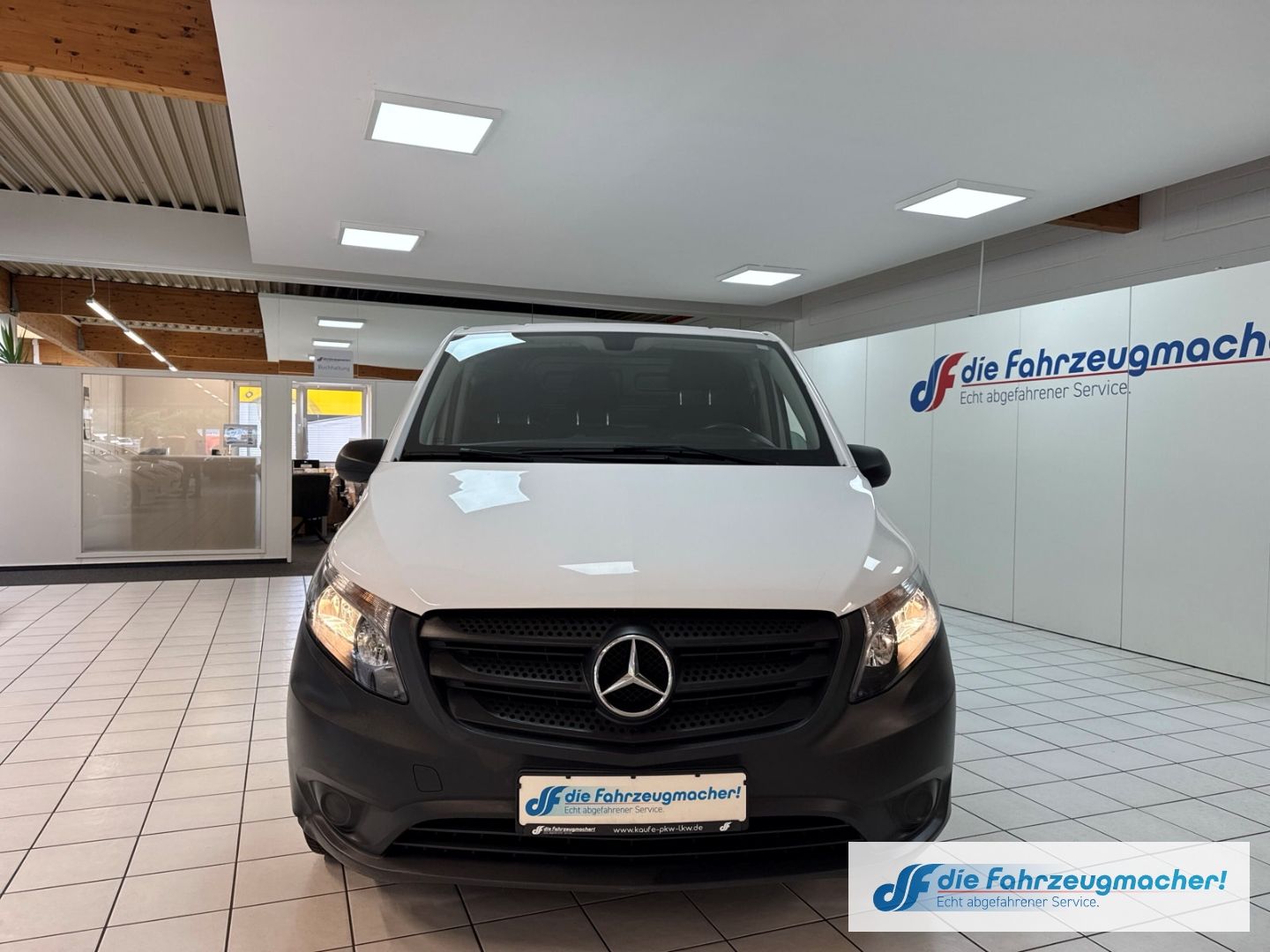 Fahrzeugabbildung Mercedes-Benz Vito Kasten e111 lang SHZ Rückfahrkam. Temp Tel.