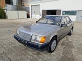 Mercedes-Benz Oldtimer Mercedes Benz E230 (W124) Automatik - Mercedes-Benz E 230 in München