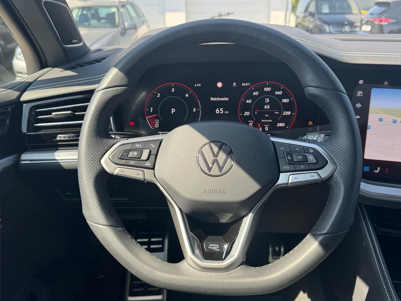 Fahrzeugabbildung Volkswagen Touareg 3.0TDI 4M R-Line VOLL Black 22" UPE 114T