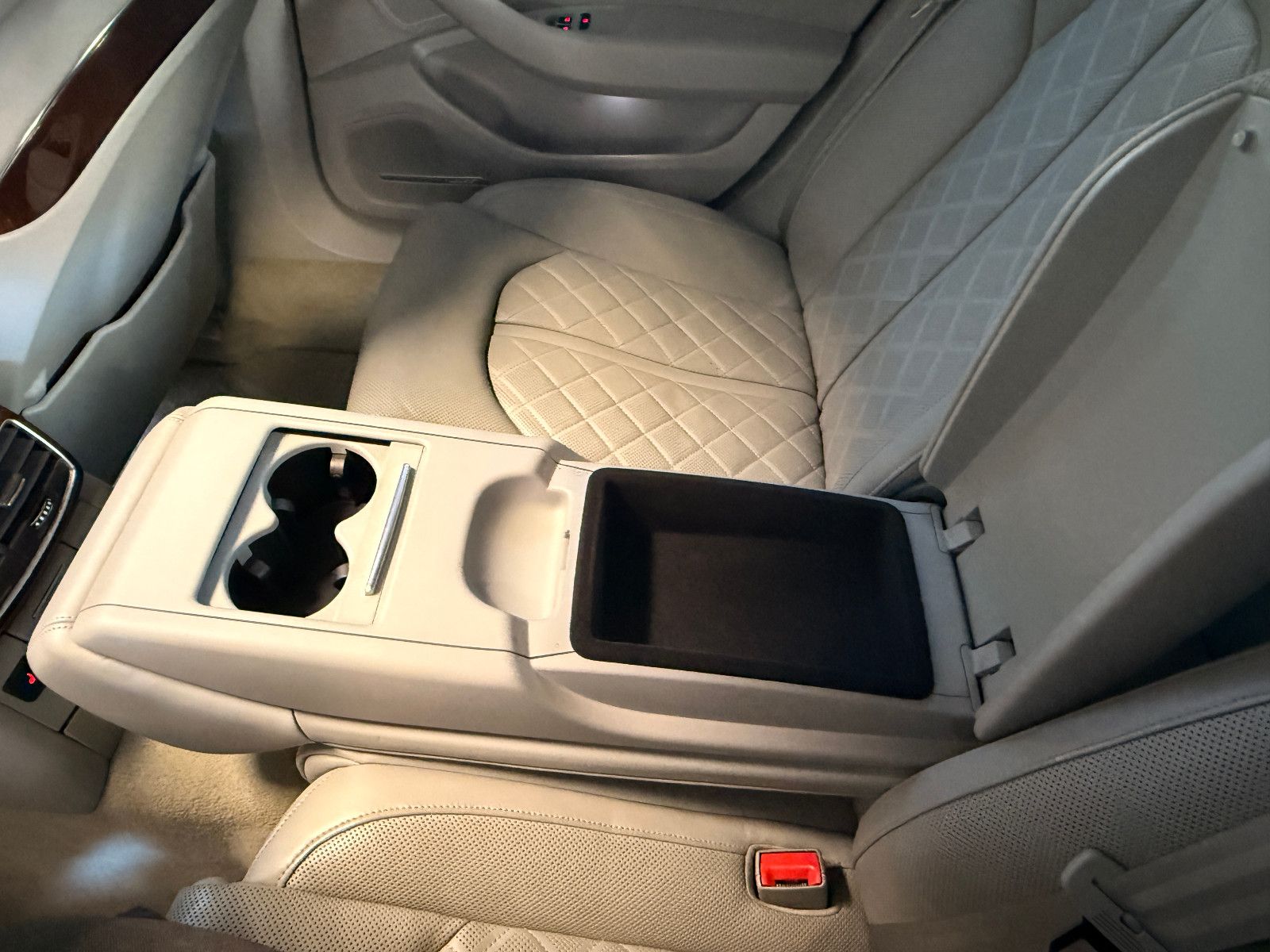 Fahrzeugabbildung Audi A8 4.2 TDI quattro/SCHIEBEDACH/LED/ACC/FACELIFT